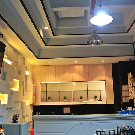 โรงแรมเรือนทิพย์ เชียงราย Ruean Tip Hotel Chiang Rai Exterior foto