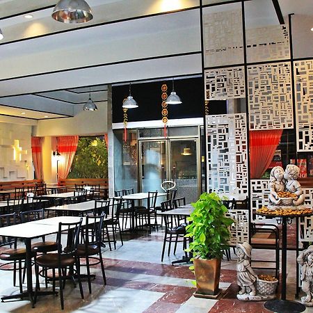 โรงแรมเรือนทิพย์ เชียงราย Ruean Tip Hotel Chiang Rai Exterior foto