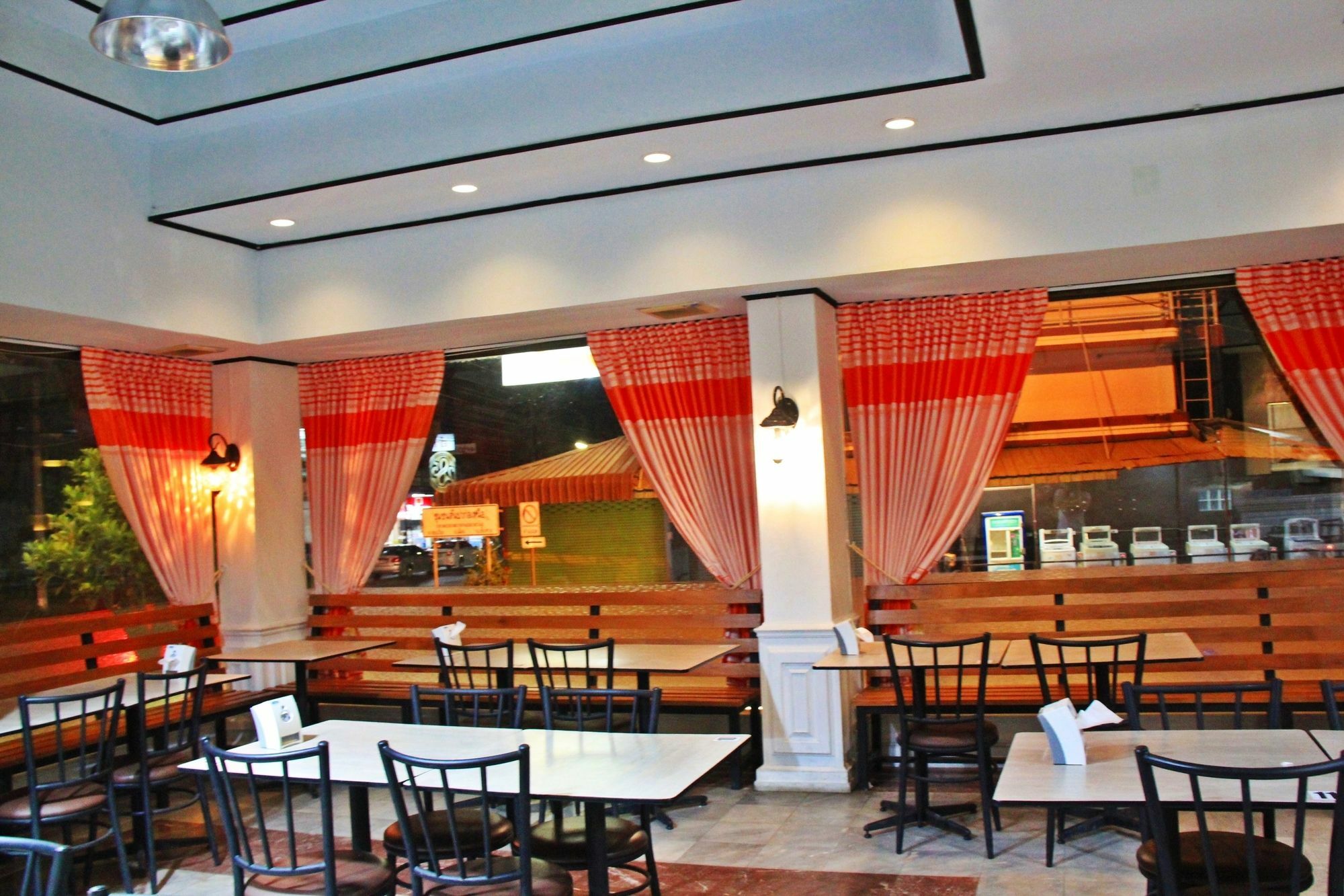โรงแรมเรือนทิพย์ เชียงราย Ruean Tip Hotel Chiang Rai Exterior foto