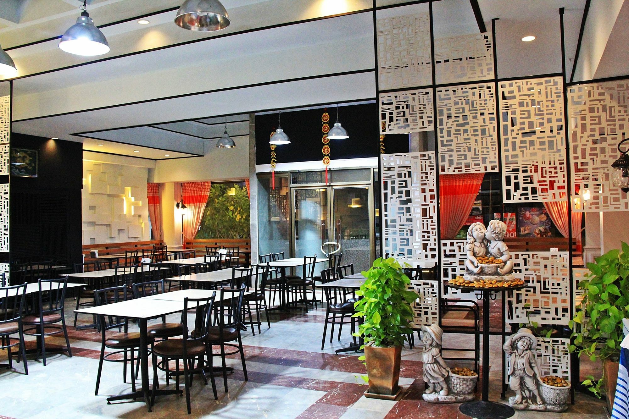 โรงแรมเรือนทิพย์ เชียงราย Ruean Tip Hotel Chiang Rai Exterior foto