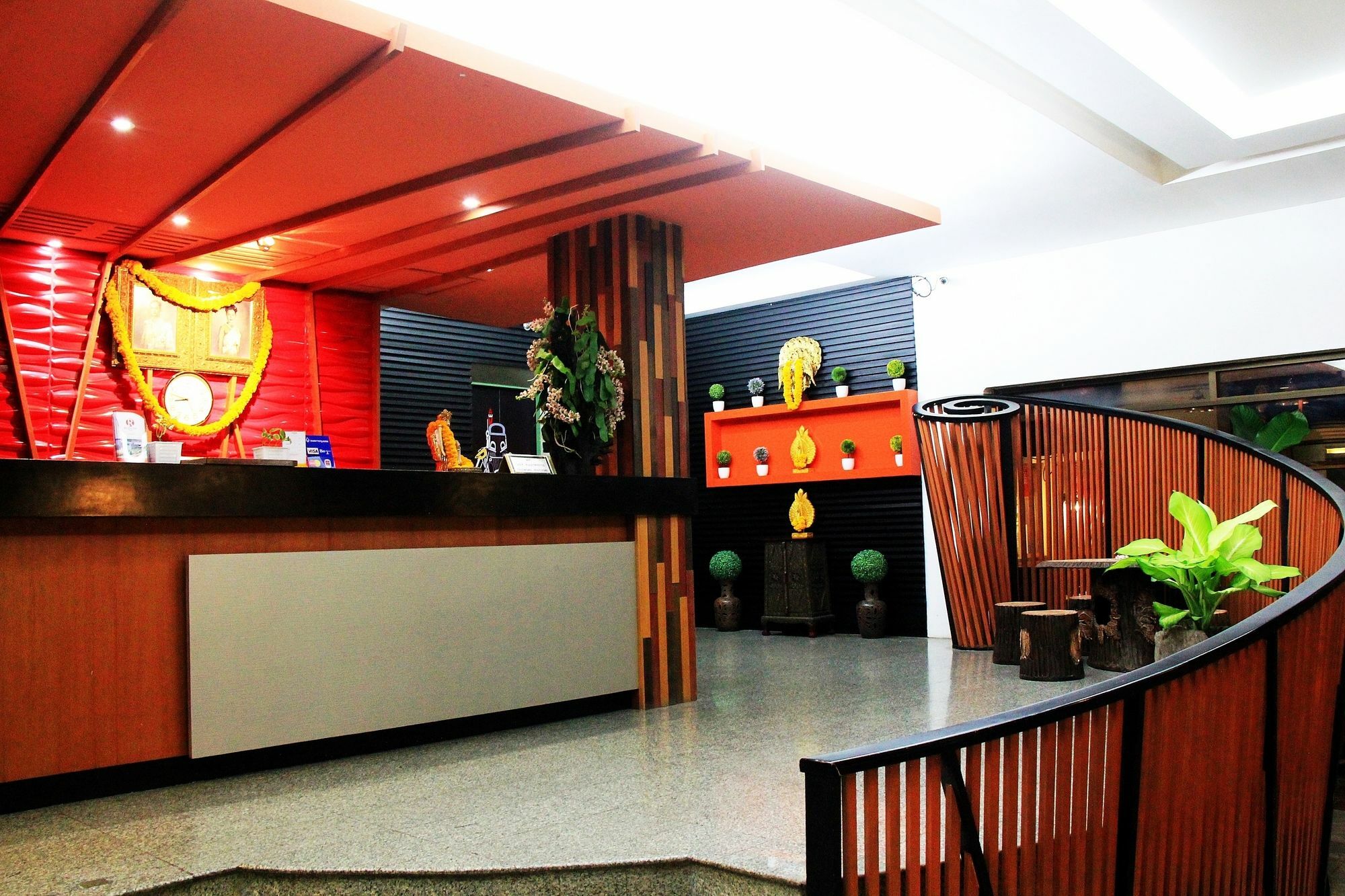 โรงแรมเรือนทิพย์ เชียงราย Ruean Tip Hotel Chiang Rai Exterior foto