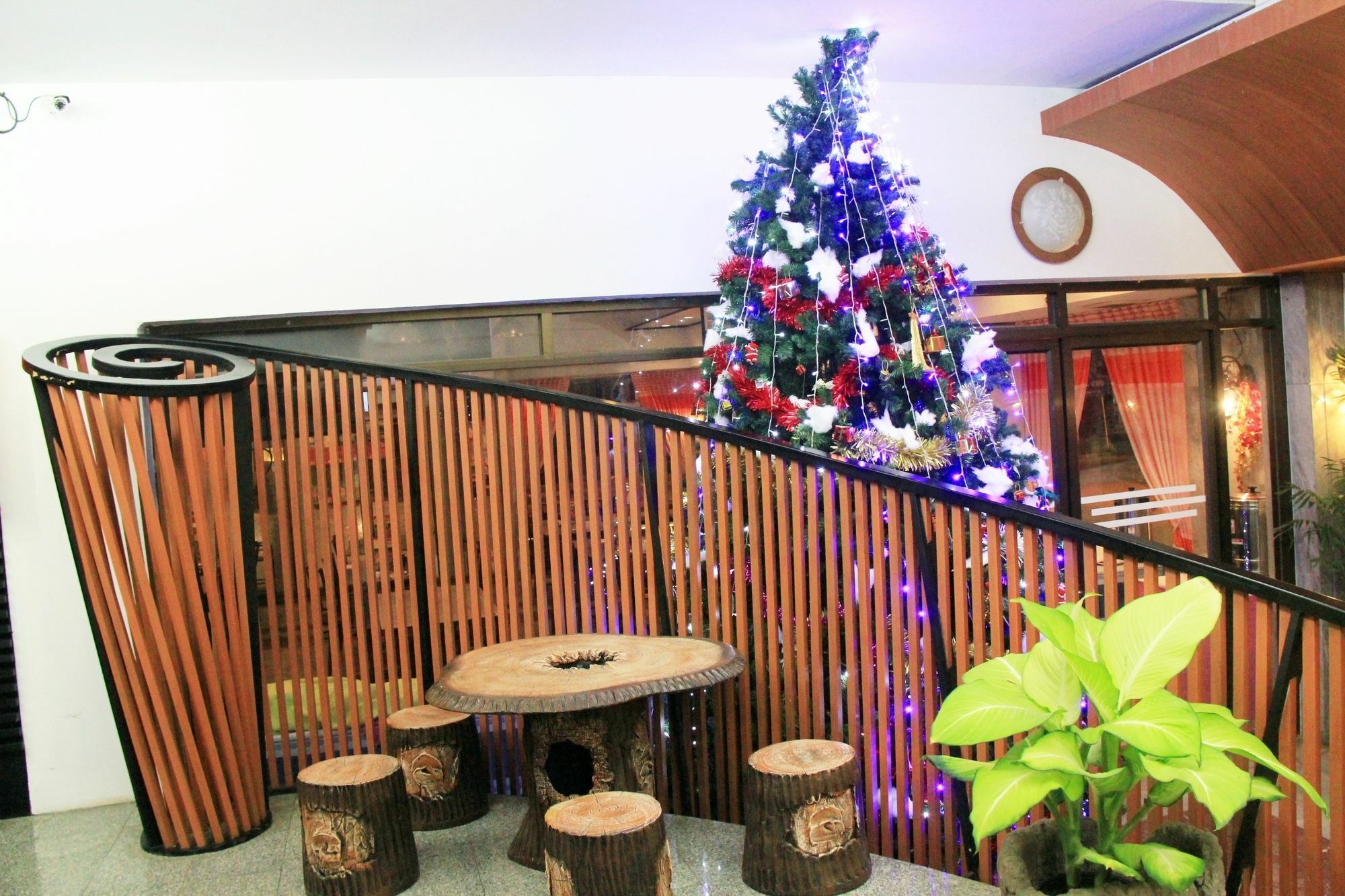 โรงแรมเรือนทิพย์ เชียงราย Ruean Tip Hotel Chiang Rai Exterior foto