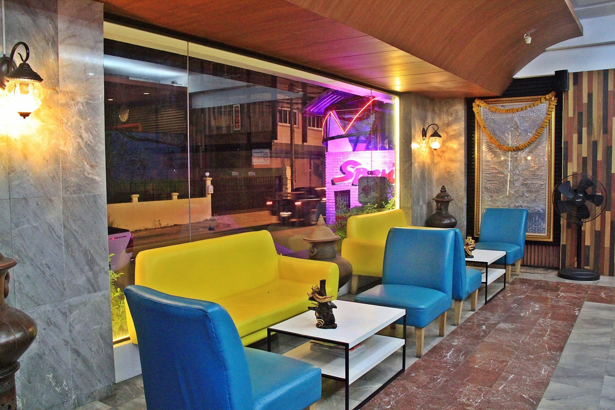 โรงแรมเรือนทิพย์ เชียงราย Ruean Tip Hotel Chiang Rai Exterior foto