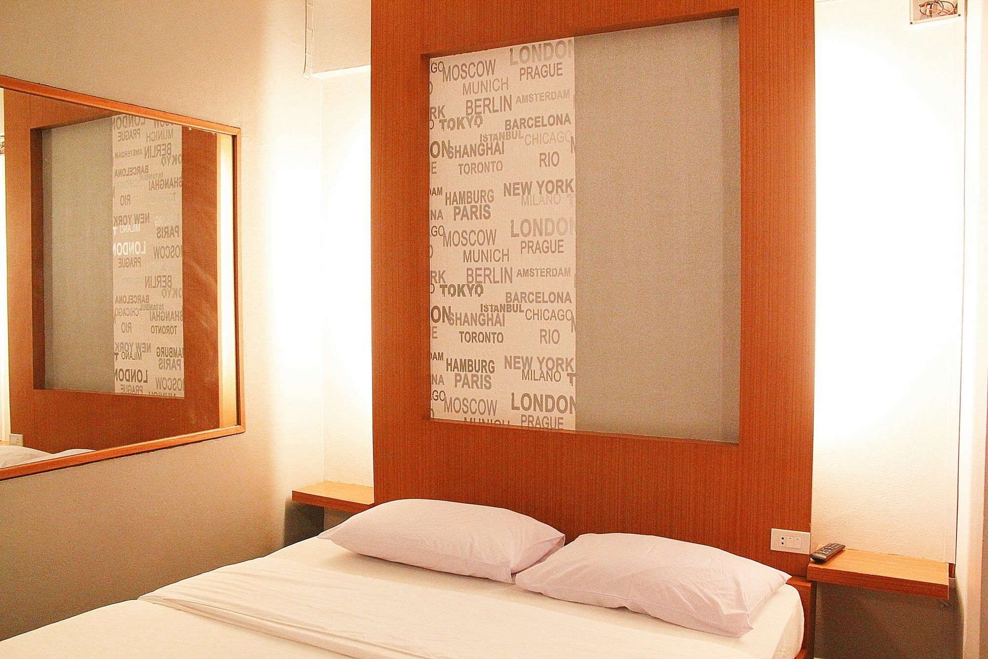 โรงแรมเรือนทิพย์ เชียงราย Ruean Tip Hotel Chiang Rai Exterior foto
